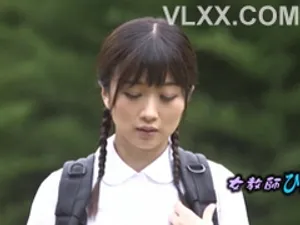 LOL-218 Lolita Chuyên môn: Khám phá tuổi thơ! Cuối cùng cũng bắt gặp một cô bé lolita không có lông đang tè! Alice