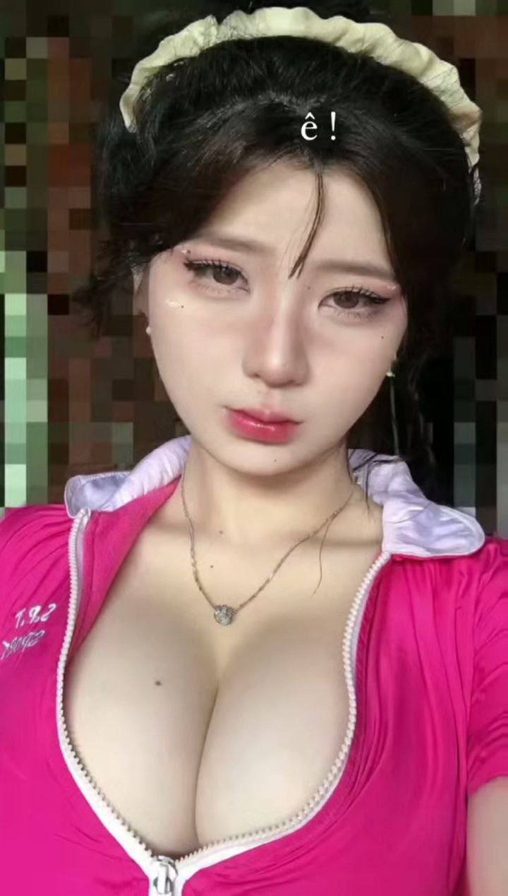 Buồn vì điểm kém, cậu sinh viên được cô nhân viên bênh viện phòng y tế kèm cặp động viên